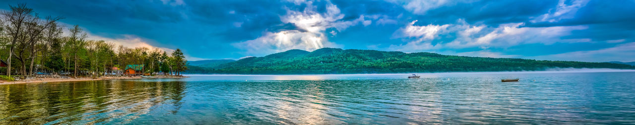 Panoramic view of lake and mountains against sky