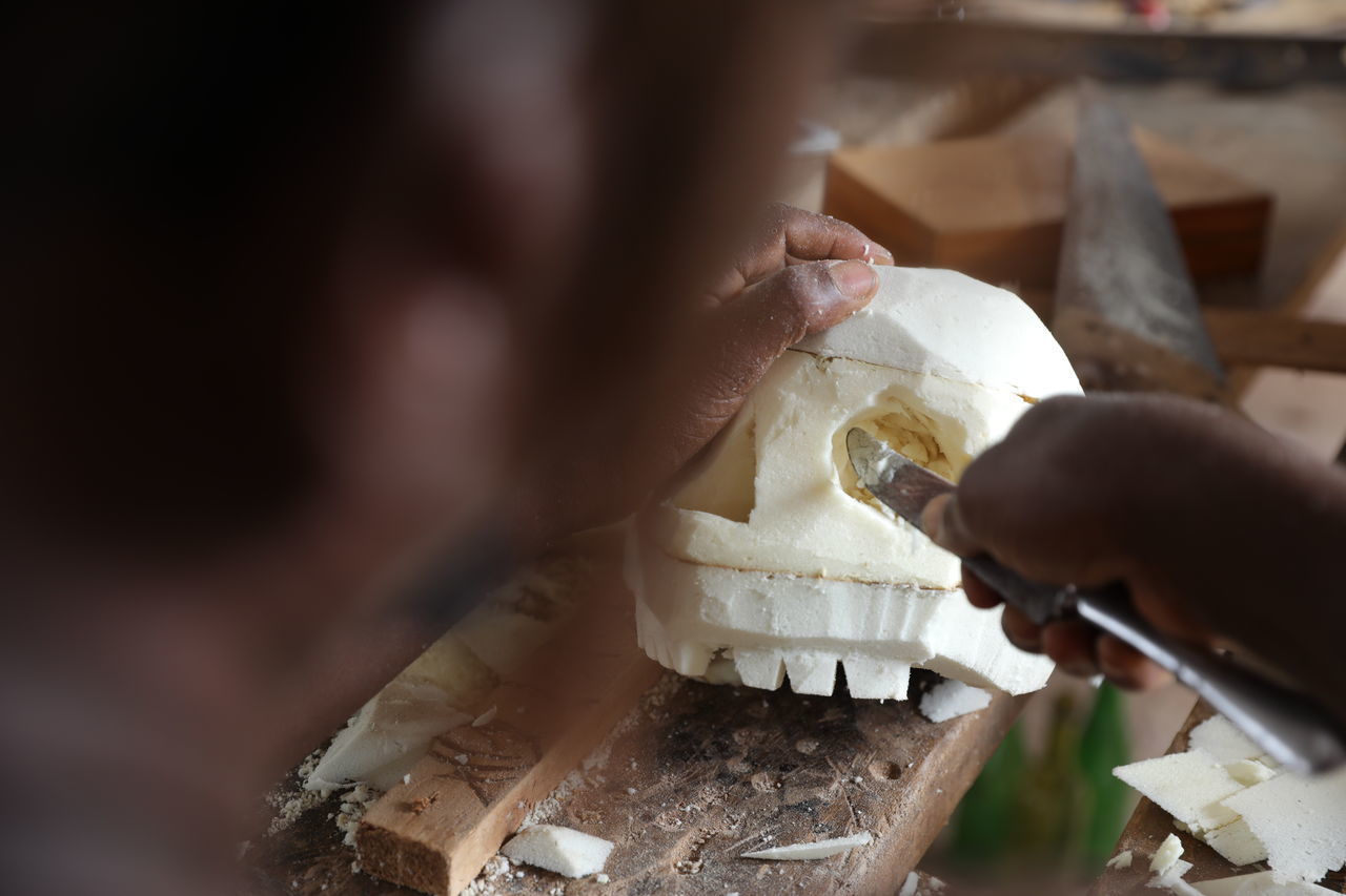 MIDSECTION OF PERSON PREPARING FOOD