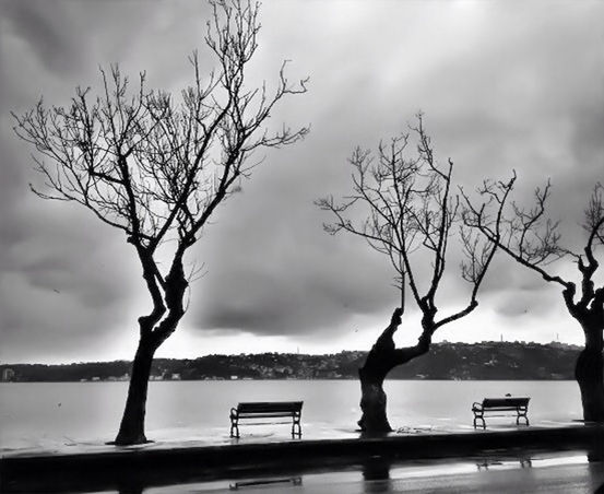 SCENIC VIEW OF LAKE AGAINST CLOUDY SKY