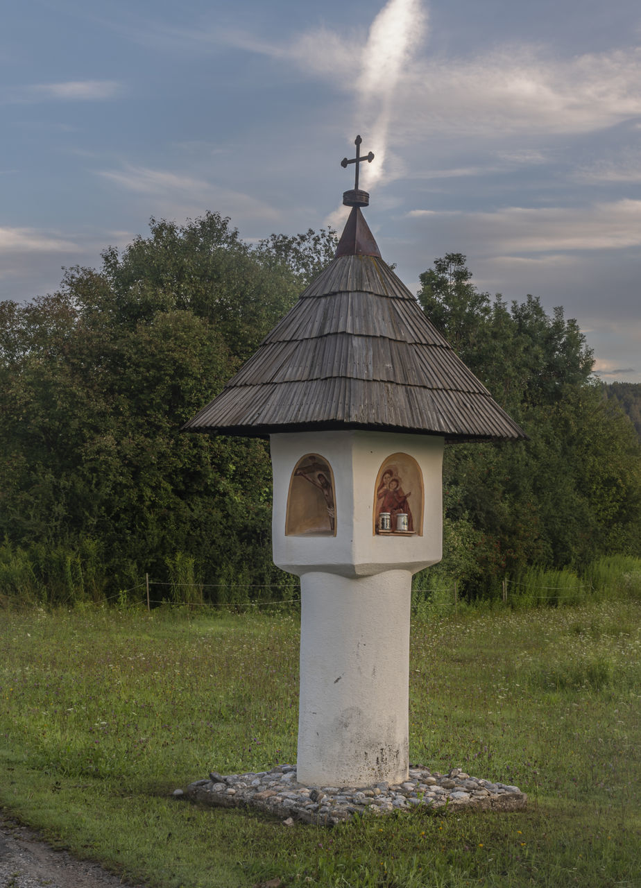 VIEW OF CROSS ON FIELD