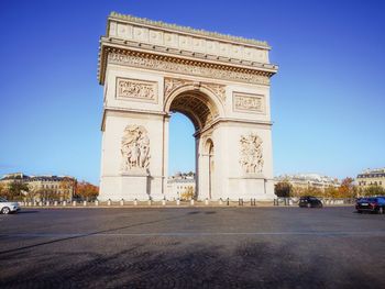 View of a monument in paris named the arc de triomphe