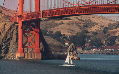 Arch bridge over river in city