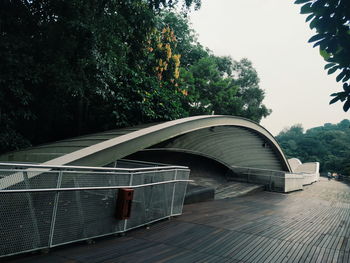 Arch bridge against sky