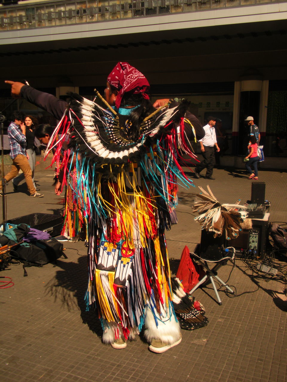 GROUP OF PEOPLE IN TRADITIONAL CLOTHING DURING FESTIVAL