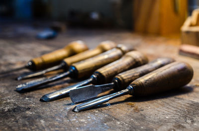 Violin maker luthier tools for wood carving cremona italy