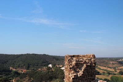 Old ruins of building against sky