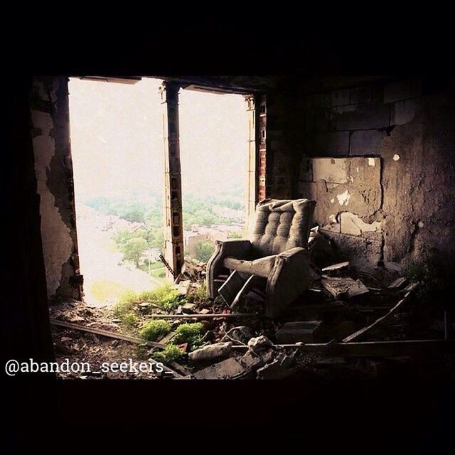 abandoned, obsolete, damaged, run-down, deterioration, indoors, old, architecture, built structure, bad condition, window, house, weathered, broken, ruined, destruction, messy, wall - building feature, dirty, home interior