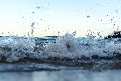 Waves splashing on rocks