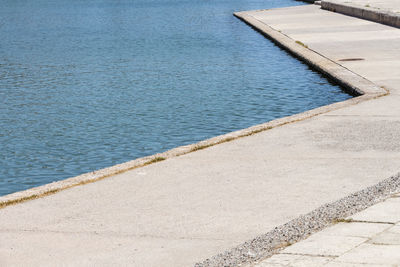 Retaining wall by sea