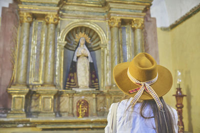 Young tourist girl in santa catalina monastery chapel, arequipa, peru. travel concept