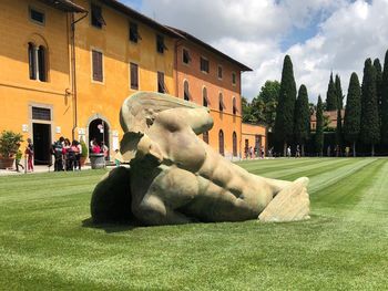 Statue against sky