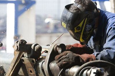 Manual worker welding metal