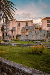 Temple of apollo in the centre of ortigia, syracuse at sunset