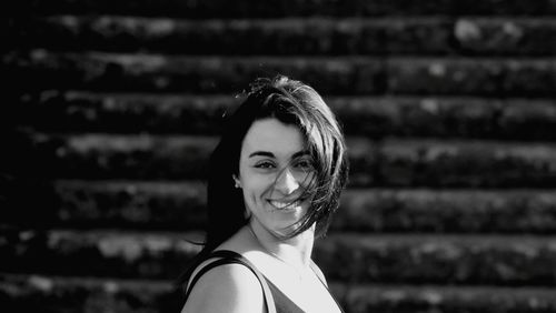 Portrait of a smiling young woman outdoors