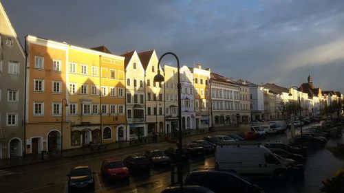 Traffic on road in city