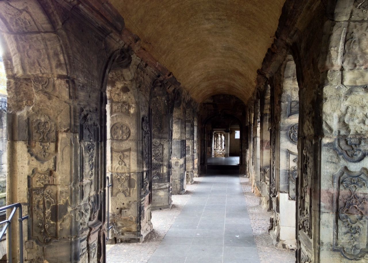 indoors, arch, the way forward, architecture, built structure, corridor, diminishing perspective, archway, ceiling, old, empty, interior, architectural column, history, vanishing point, narrow, building, tunnel, column, colonnade