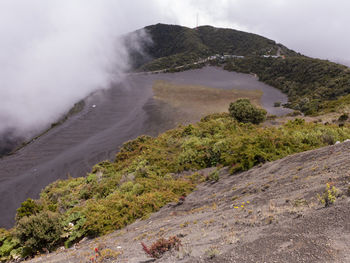 The irazú volcano in costa rica is 3432 m high, making it the highest peak in the cordillera central