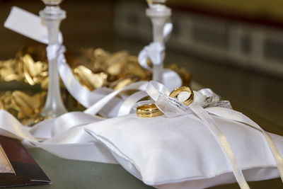 Close-up of fresh white flower on table