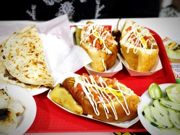 Food served in plates on tray