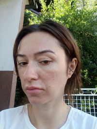 Close-up portrait of young woman looking away