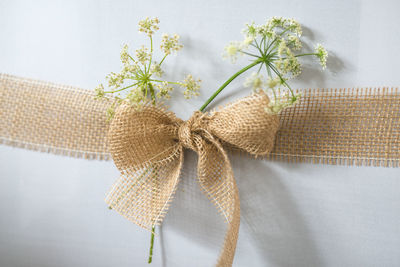 Plant tied on sack ribbon during wedding
