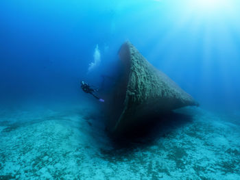 Man scuba diving in sea