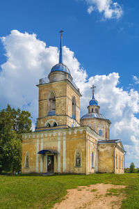 Church of the assumption of the blessed virgin mary in bernovo village, russia