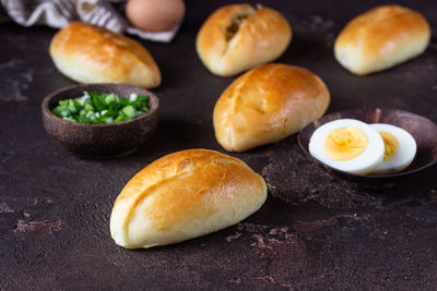 Traditional russian pies with green onion and egg. russian pirozhki, homemade baked patties.