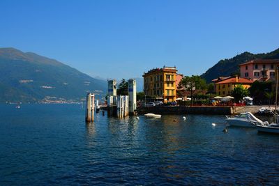 Houses by lake como against sky