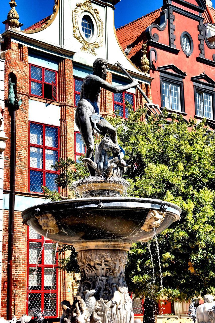 LOW ANGLE VIEW OF STATUE OF BUILDING