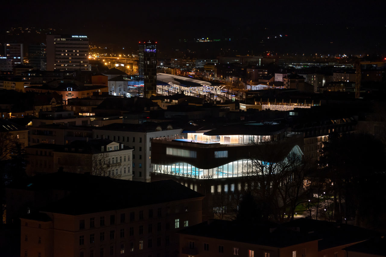 HIGH ANGLE VIEW OF BUILDINGS IN CITY AT NIGHT