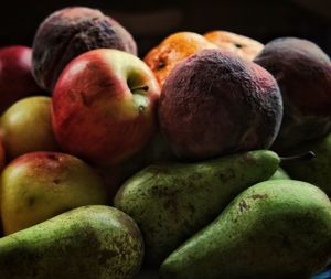 Close-up of apples in market