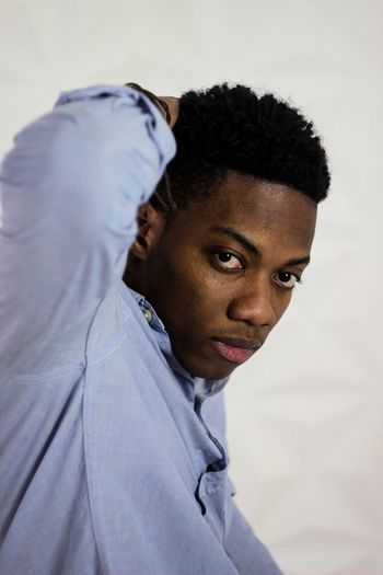 CLOSE-UP PORTRAIT OF YOUNG MAN WEARING EYEGLASSES