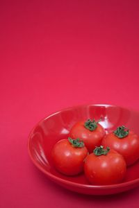 Close-up of tomatoes in bowl