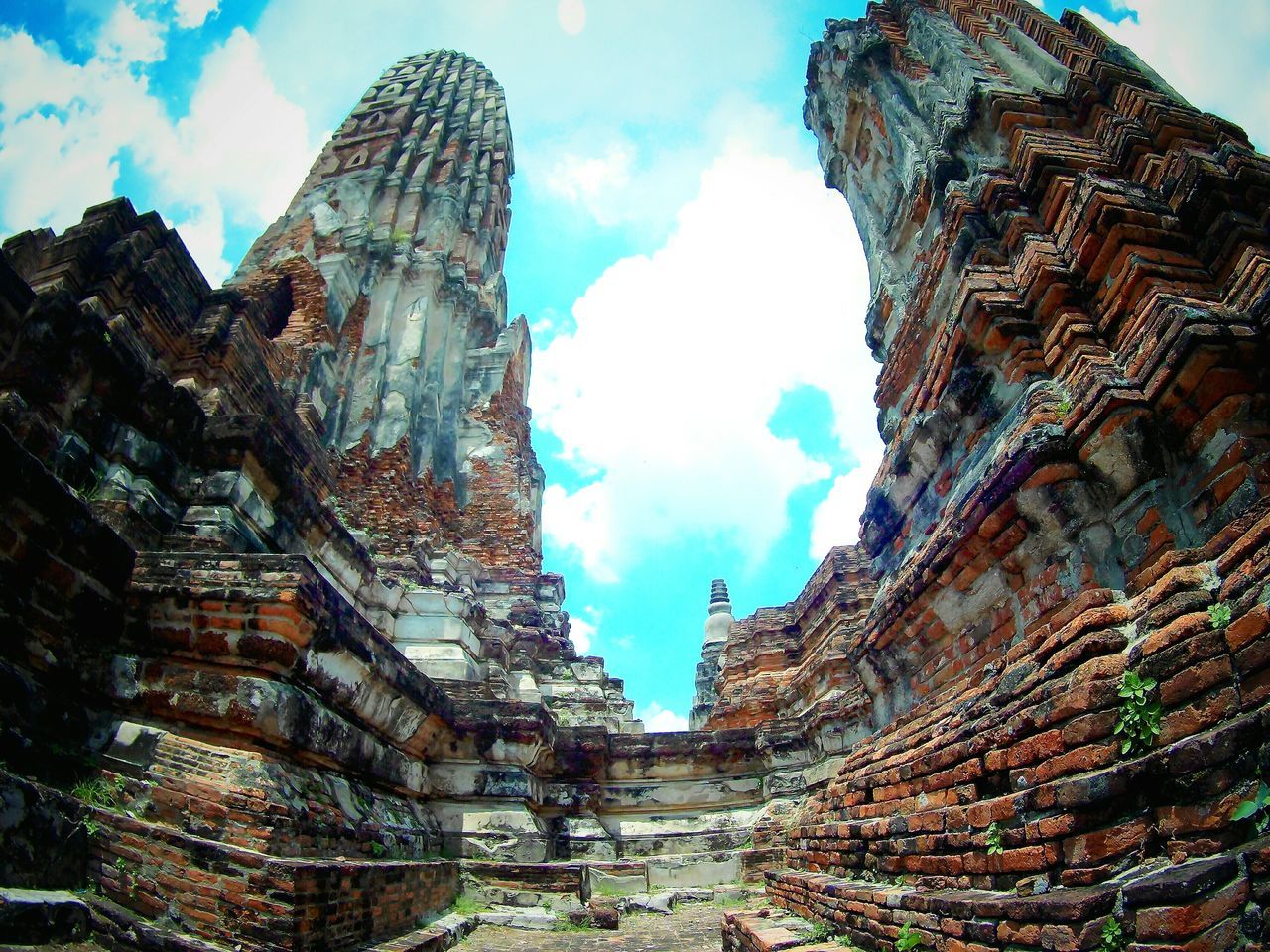 LOW ANGLE VIEW OF TEMPLE AGAINST SKY