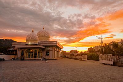 My hometown with beautiful natural scenery at dusk
