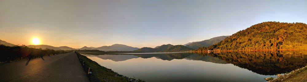 Panoramic view of lake and mountains against sky