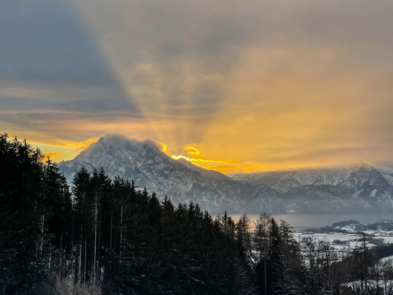 SCENIC VIEW OF SNOWCAPPED MOUNTAINS DURING SUNSET