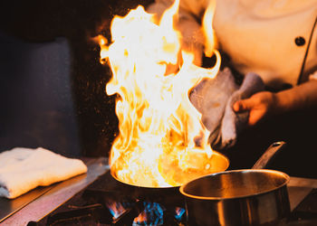 Cropped hand of man preparing food