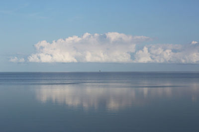 Calm ocean sound with low clouds on a clear morning