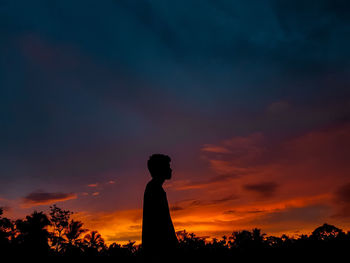 One afternoon i saw something beautiful in the sky and i tried to take some photos