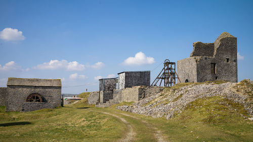 The ruined magpie mine, an old lead mine near sheldon in the peak district, derbyshire, uk. 