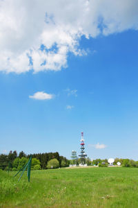 Scenic view of grassy field against cloudy sky