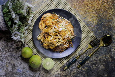 Pad thai is a popular dish for both thais and foreigners.