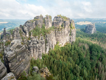 Panoramic view of sharp schrammsteine and landscape in saxon switzerland park, hiking trail germany