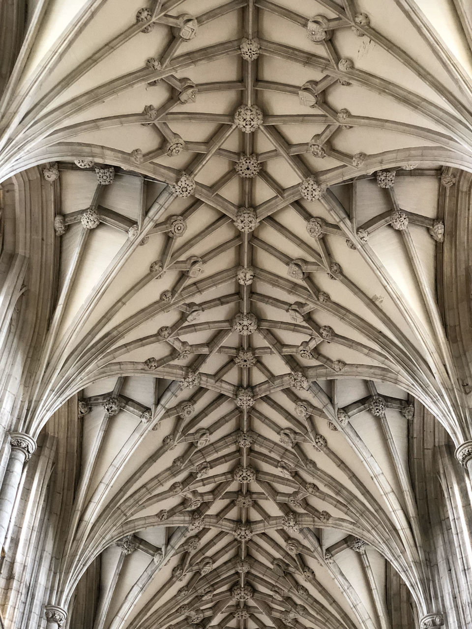 LOW ANGLE VIEW OF ARCHITECTURAL DETAIL OF BUILDING