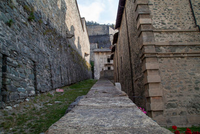 Narrow alley amidst buildings against sky