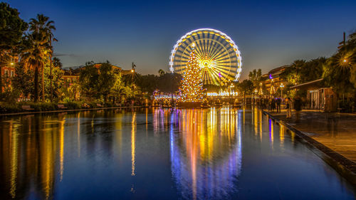 Illuminated ferris wheel at night