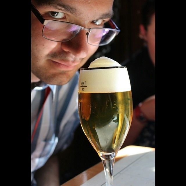 drink, food and drink, refreshment, drinking glass, indoors, freshness, alcohol, close-up, glass - material, wineglass, lifestyles, wine, table, transparent, focus on foreground, glass, restaurant, holding