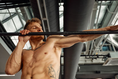 Portrait of young man exercising in gym